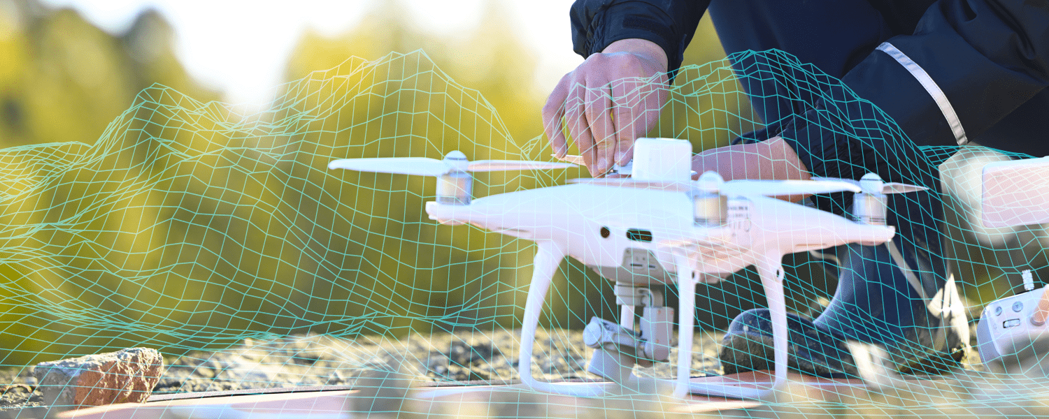 UAV(ドローン)を用いた測量で地形を三次元図面化することで、どの土をどこで運ぶべきか、重機のオペレーションを効率化できるかなどを検証
